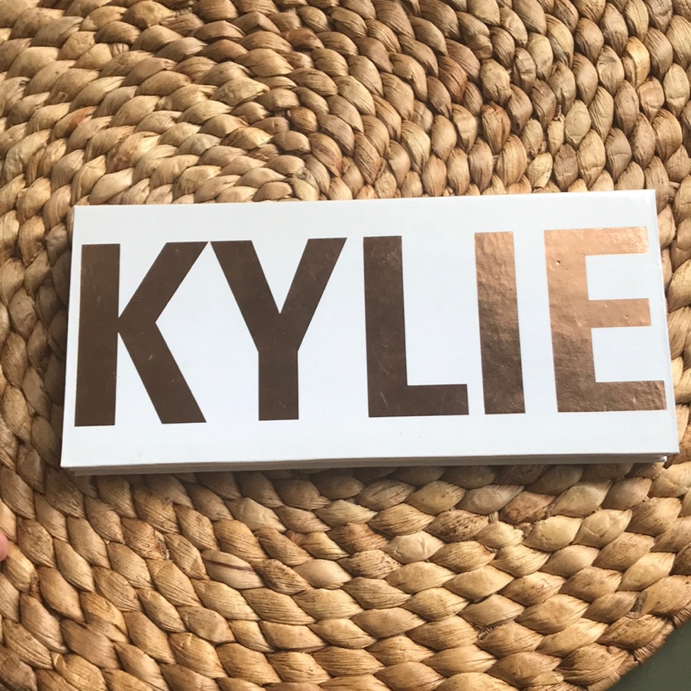 Kylie royal peach palette